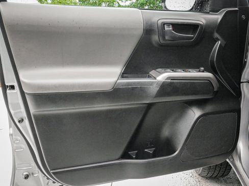 Used 2021 Toyota Tacoma SR5 RWD image 14
