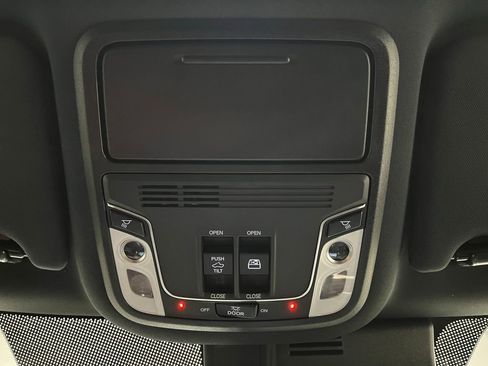 Used 2025 Honda Ridgeline Black Edition image 9