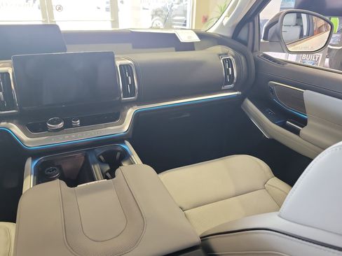 New 2025 Ford Expedition Platinum w/ Platinum Ultimate Package image 23