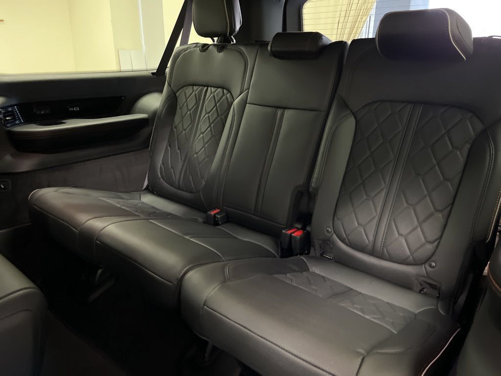 New 2024 Jeep Grand Wagoneer L Series III AWD/4WD image 12