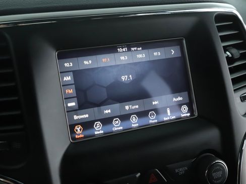 Used 2019 Jeep Grand Cherokee Laredo AWD/4WD image 11