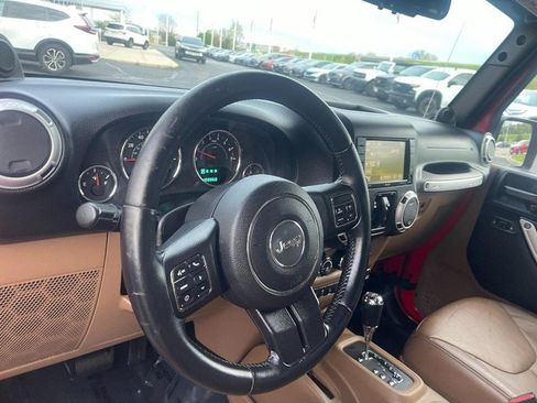 Used 2014 Jeep Wrangler Unlimited Sahara w/ Connectivity Group AWD/4WD image 18