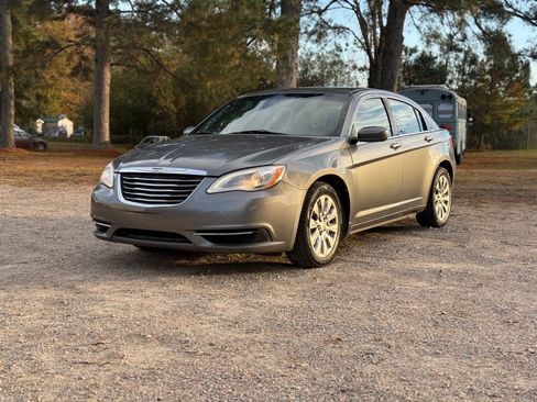 Used 2013 Chrysler 200 LX image 1