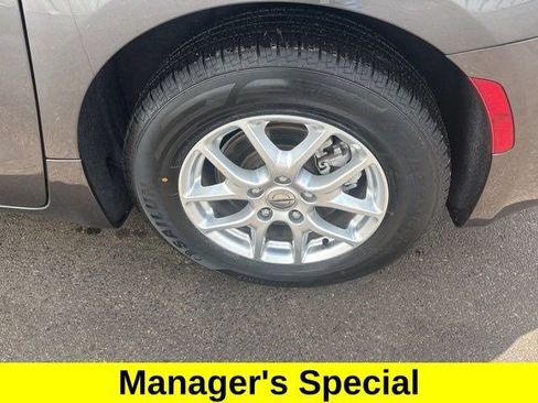 Used 2023 Chrysler Pacifica Touring-L FWD image 45