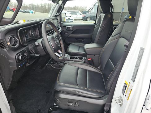 Used 2024 Jeep Wrangler Unlimited Sahara w/ Safety Group AWD/4WD image 2