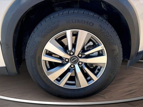 Certified 2025 Nissan Pathfinder SL image 9