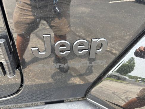 New 2025 Jeep Wrangler Sahara image 17