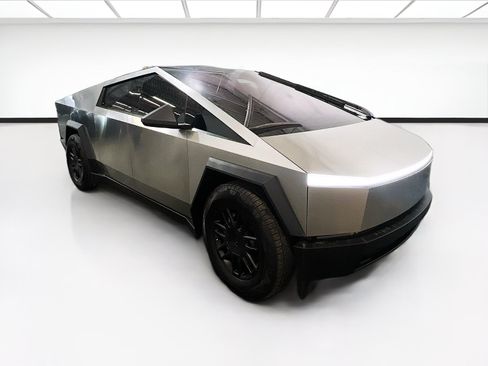 Used 2025 Tesla Cybertruck AWD Crew Cab image 2