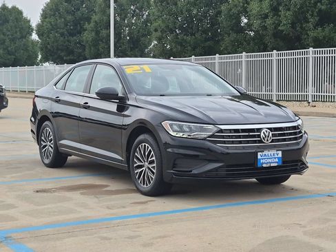 Used 2021 Volkswagen Jetta SE FWD image 4