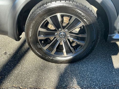 Used 2017 Nissan Armada Platinum w/ Interior Lighting Package image 9