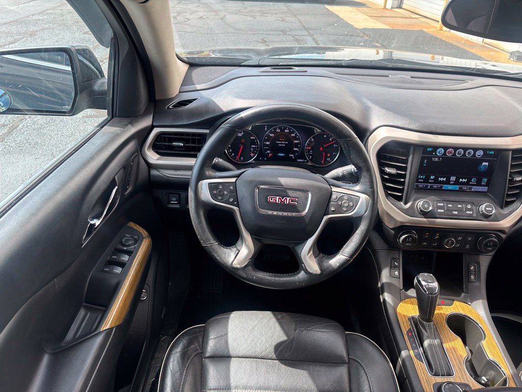Used 2017 GMC Acadia Denali w/ Technology Package FWD image 2