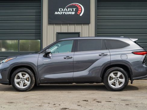 Used 2020 Toyota Highlander LE AWD/4WD image 4