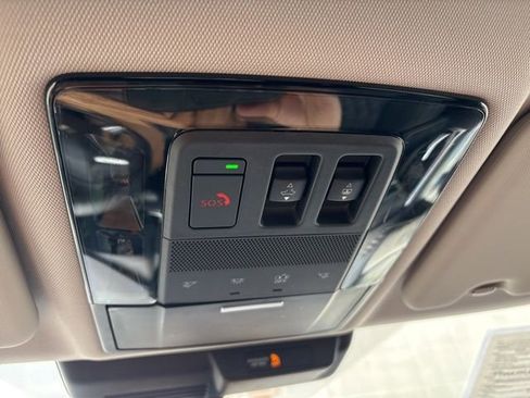 Used 2025 Mitsubishi Outlander SEL AWD/4WD image 19