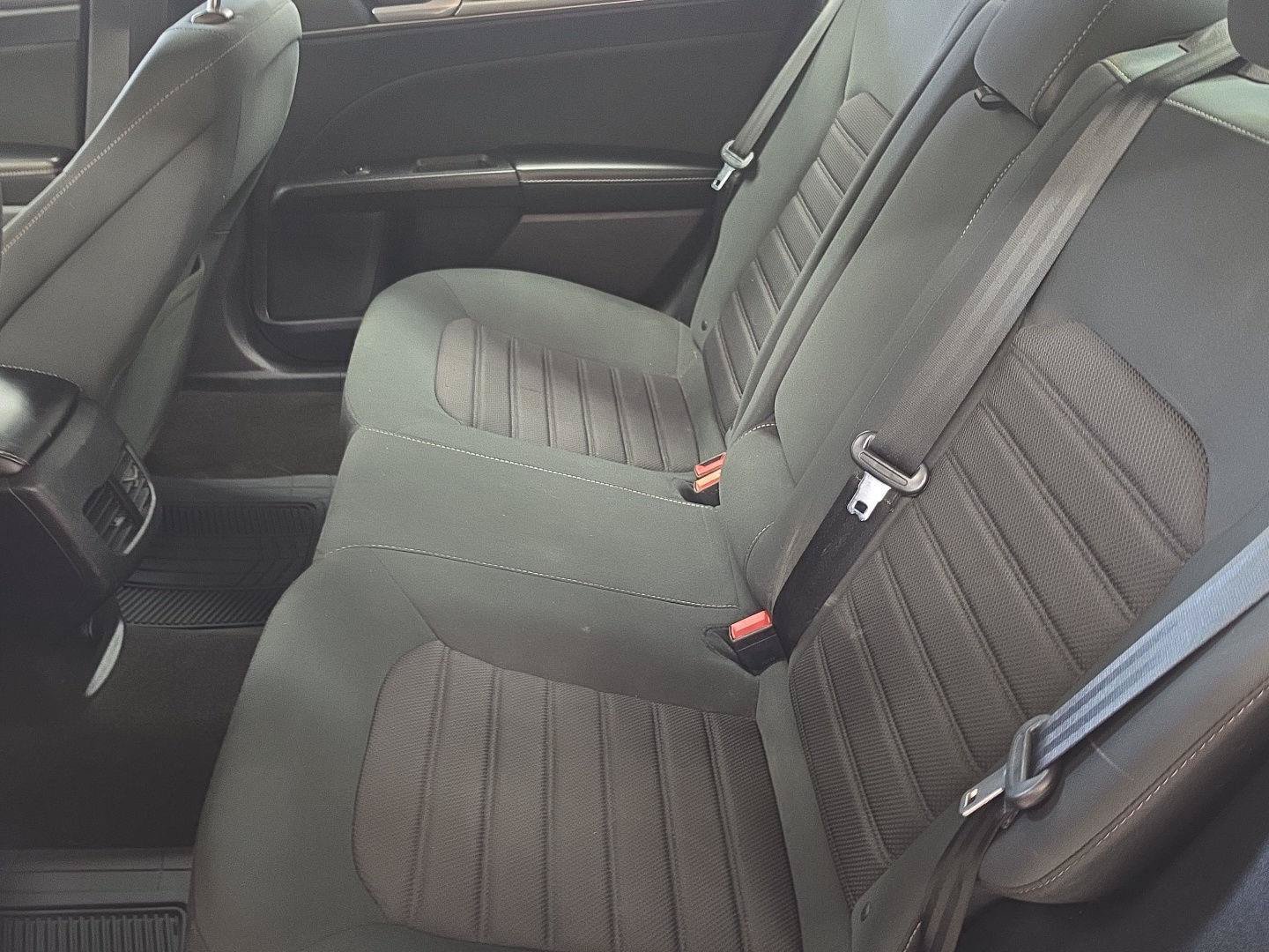 Used 2020 Ford Fusion SE FWD image 7
