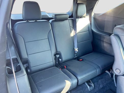 Used 2025 Chevrolet Traverse LT FWD image 32
