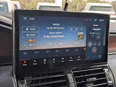 Used 2023 Lincoln Navigator Reserve image 17