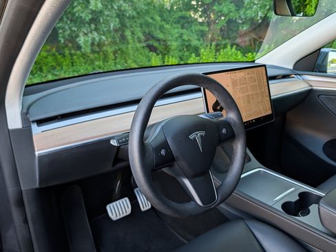 Used 2023 Tesla Model Y Performance AWD/4WD image 19