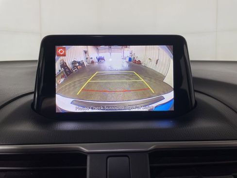 Used 2018 MAZDA MAZDA3 Touring FWD image 14