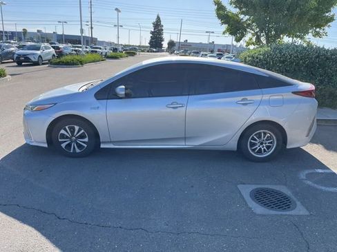 Used 2019 Toyota Prius Prime Premium FWD image 7