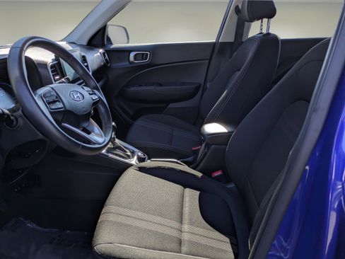 Used 2025 Hyundai Venue SEL FWD image 17