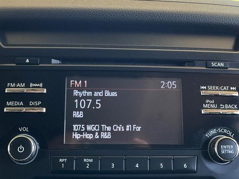 Used 2018 Nissan Titan SV image 19