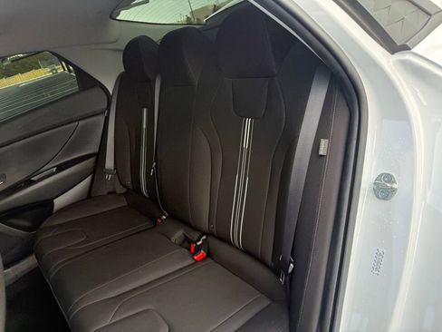 Certified 2024 Hyundai Elantra SEL image 22