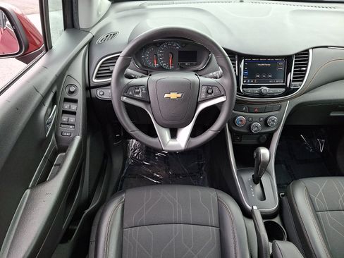 Certified 2022 Chevrolet Trax LT w/ LT Convenience Package image 11