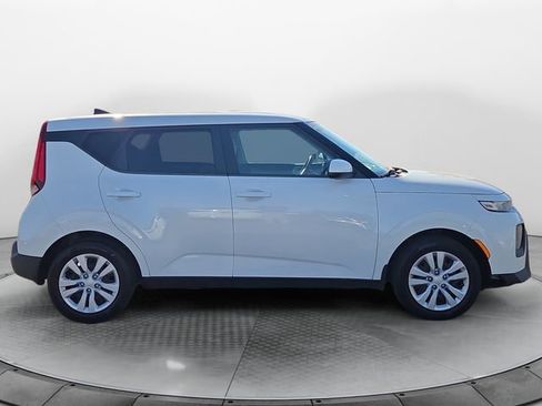 Used 2022 Kia Soul LX image 6