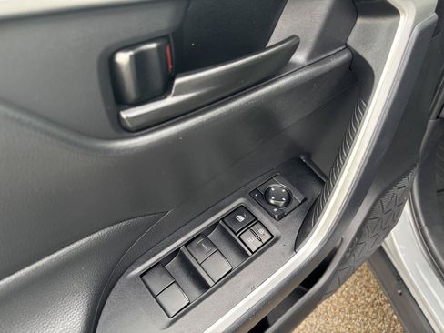 Used 2025 Toyota RAV4 LE AWD/4WD image 16