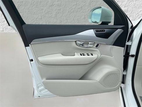 Used 2022 Volvo XC90 T5 Momentum w/ Advanced Package image 23