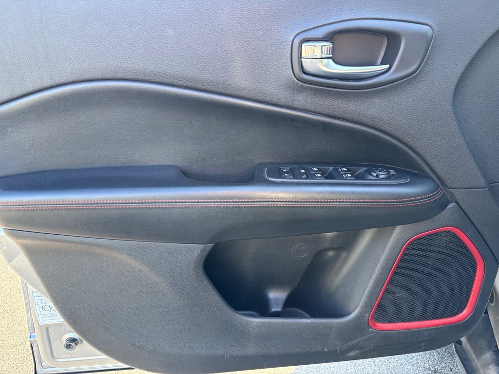 Used 2020 Jeep Compass Trailhawk AWD/4WD image 24