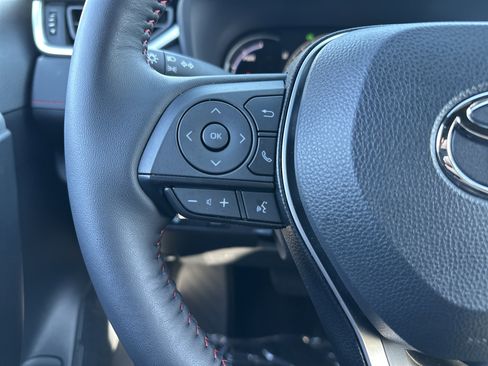 Used 2025 Toyota RAV4 SE image 19