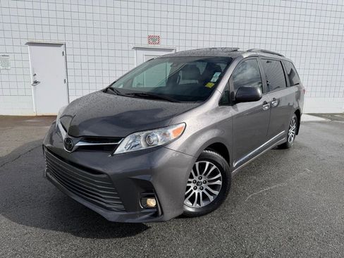 Used 2020 Toyota Sienna XLE Premium w/ Protection Package image 1