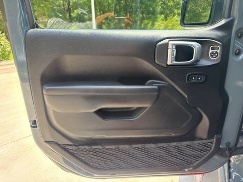 Used 2025 Jeep Wrangler Unlimited Sport AWD/4WD image 13