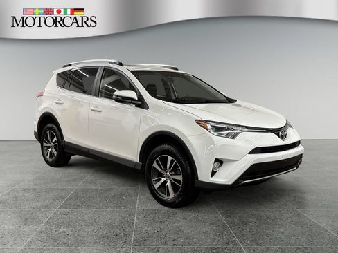 Used 2016 Toyota RAV4 XLE AWD/4WD image 1