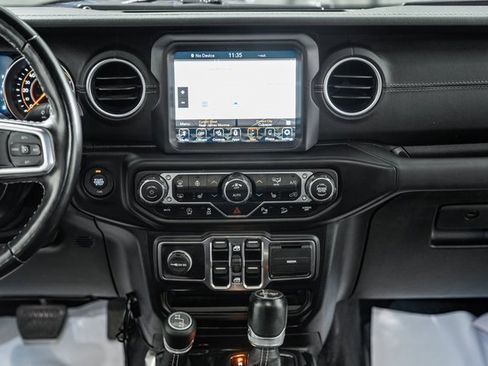 Used 2020 Jeep Wrangler Unlimited Sahara image 25