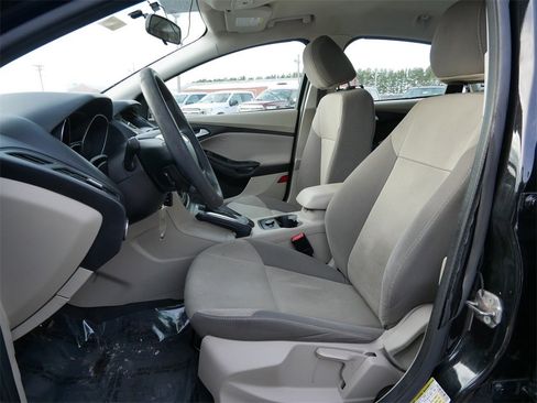 Used 2013 Ford Focus SE w/ SE Winter Pkg image 12