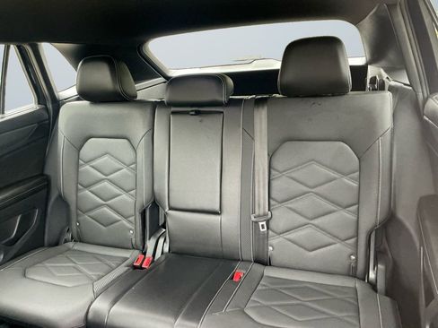 Used 2024 Volkswagen Atlas Cross Sport SE FWD image 14