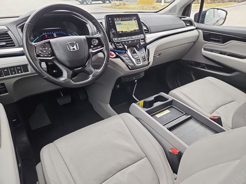 Used 2018 Honda Odyssey Elite image 3