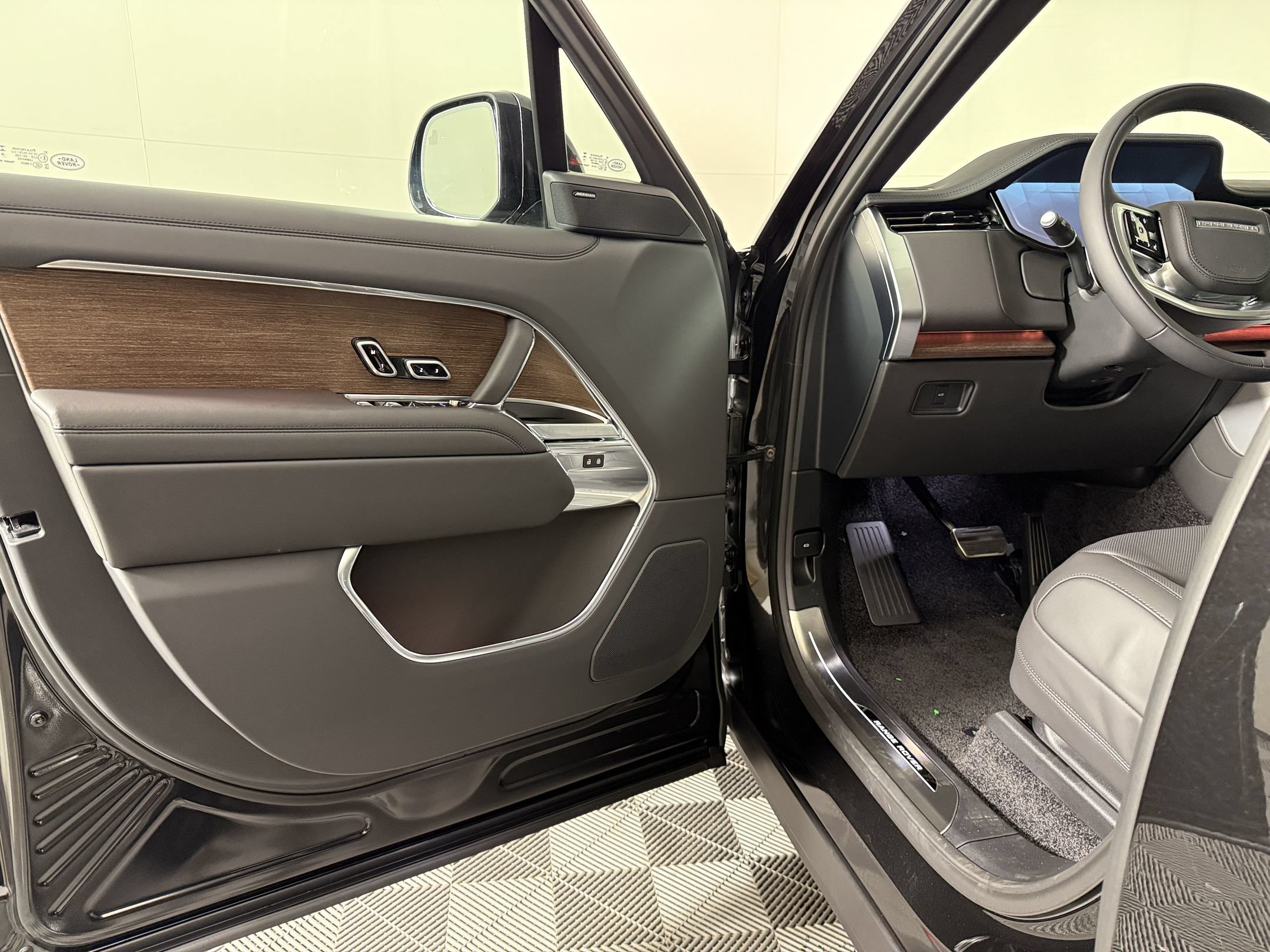New 2027 Land Rover Range Rover SE AWD/4WD image 5