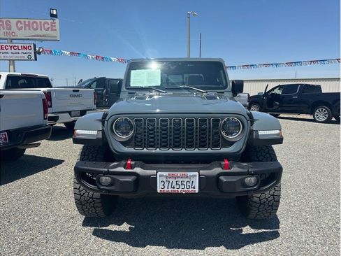 Used 2025 Jeep Gladiator Rubicon AWD/4WD image 2