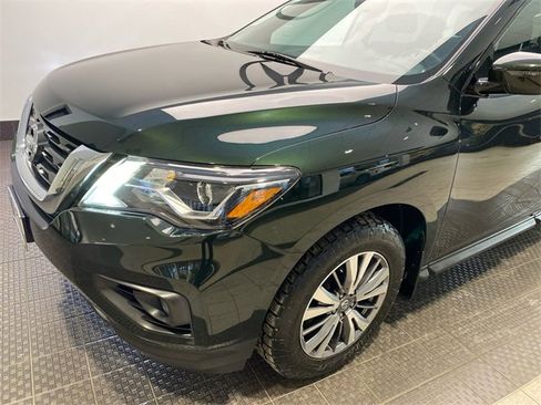 Used 2020 Nissan Pathfinder SV image 6