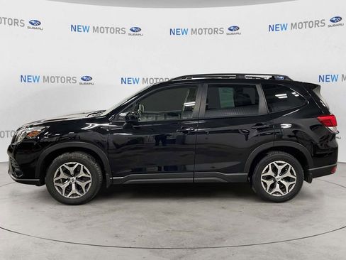 Used 2023 Subaru Forester Premium image 2
