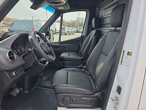 Used 2025 Mercedes-Benz Sprinter 2500 image 6