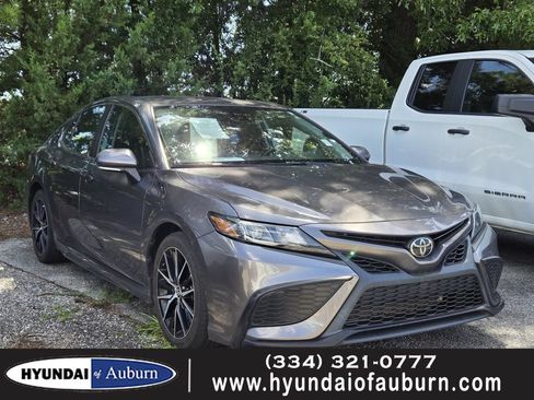 Used 2023 Toyota Camry SE FWD image 1