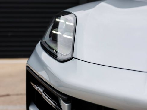 Certified 2026 Porsche Cayenne AWD/4WD image 13