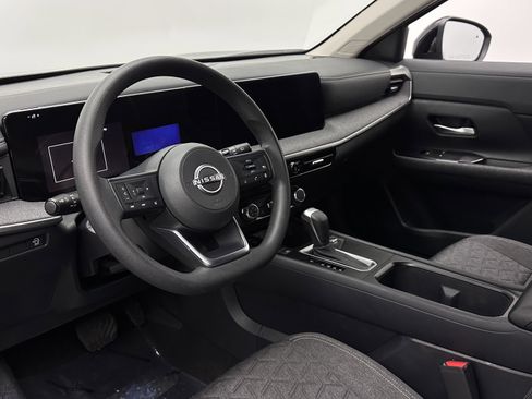 Used 2025 Nissan Kicks SV w/ Charging Package FWD image 8