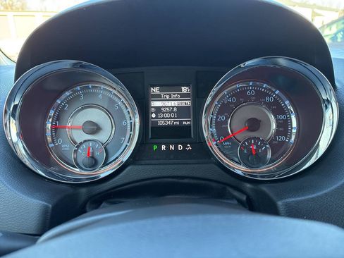 Used 2013 Chrysler Town & Country Touring-L w/ Entertainment Group #2 FWD image 11