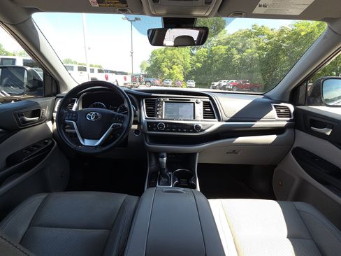 Used 2019 Toyota Highlander Limited AWD/4WD image 30