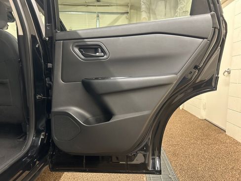 Used 2024 Nissan Rogue S image 15